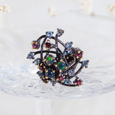 Серебряное дизайнерское кольцо с натуральным черным радужным опалом арт. 33559