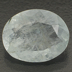 Камень Аквамарин натуральный 3.35 карат 12х8 мм овал арт. 19108