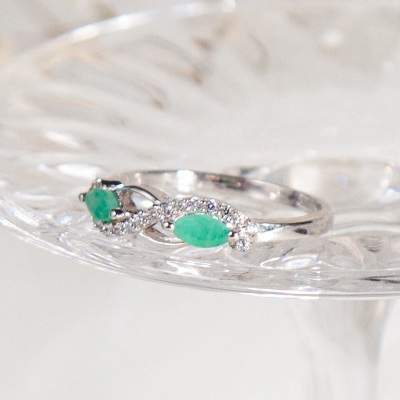 Серебряное кольцо с зеленым бериллом натуральным  арт.  27102