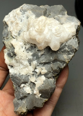 Коллекционный редкий кристалл кальцита 260.00 грамм арт. 33035
